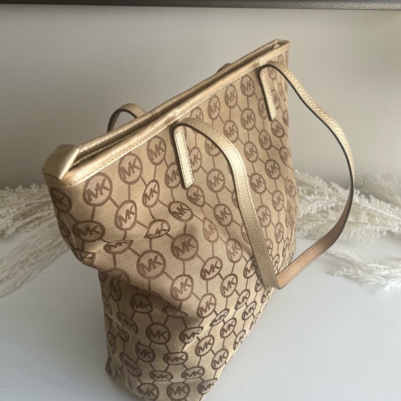 Michael Kors Logo Print Large Tote Bag - Picture 4 of 7